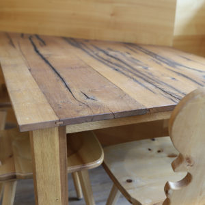Tisch Mit Holzstühlen