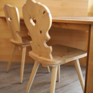 Tisch Mit Holzstühlen